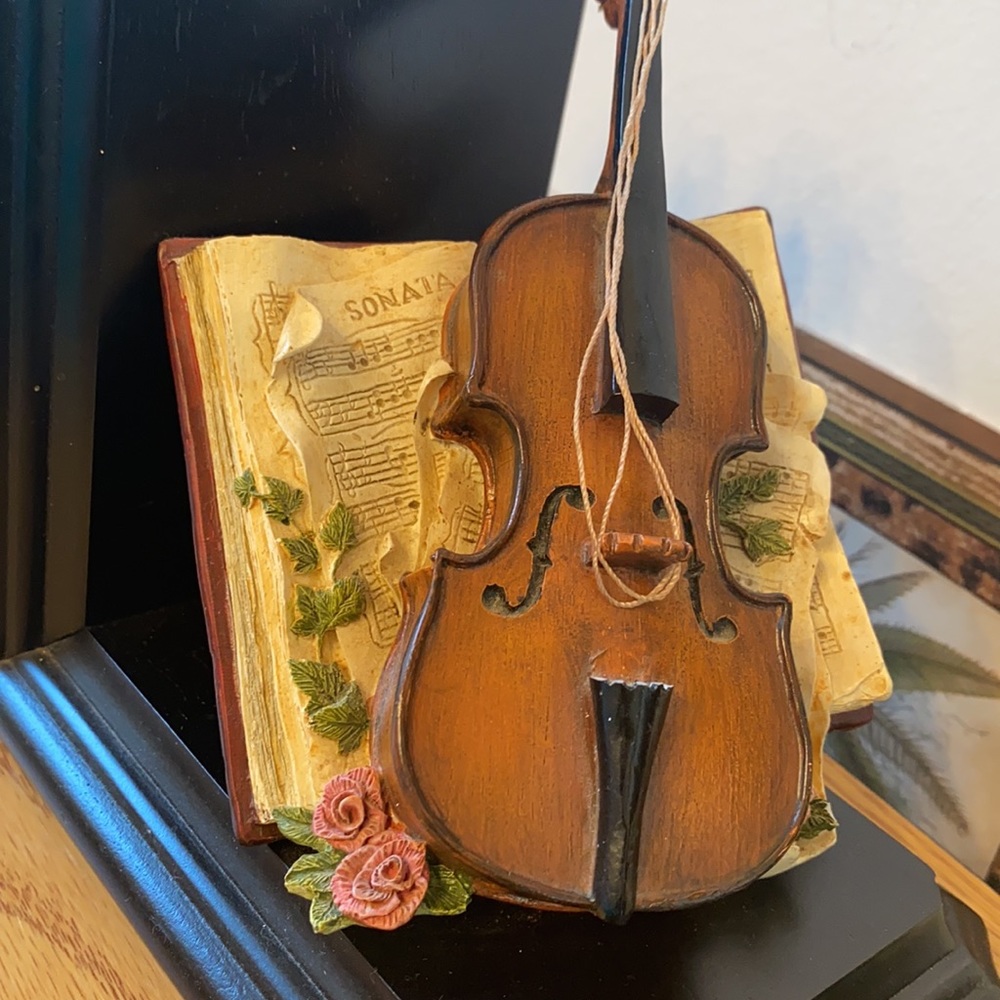 Victorian Musical Instrument Bookends - Picture 4 of 6